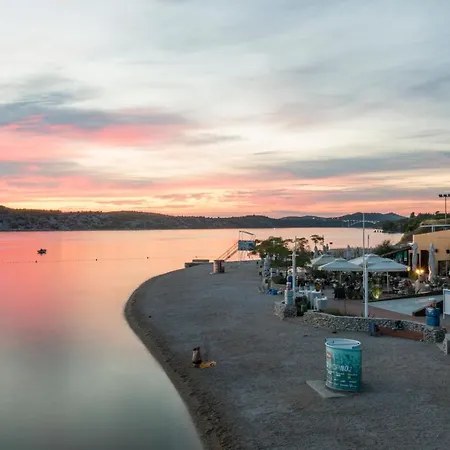 Karla & Jakov Szybenik