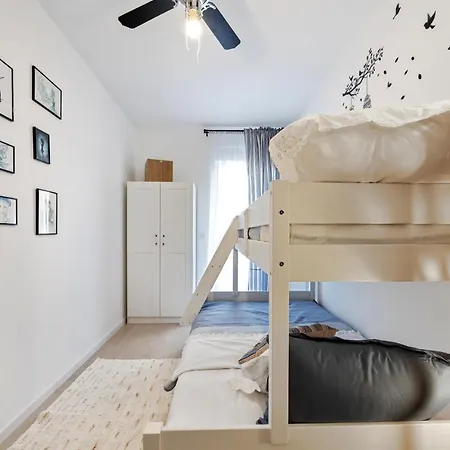 Karla & Jakov Szybenik