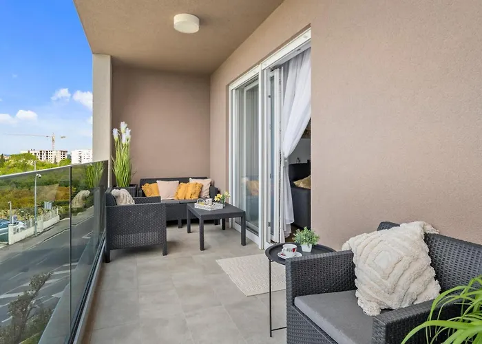 Karla & Jakov * 希贝尼克