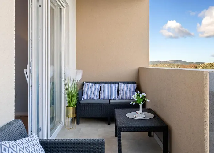 Karla & Jakov * 希贝尼克